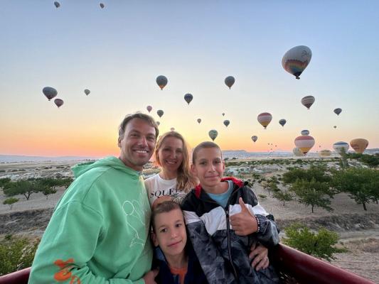Chef Ștefan Popescu, alături de familie, într-un circuit spectaculos al Turciei, planificat de soția sa: "Zborul cu balonul în Cappadocia a fost o experiență unică"