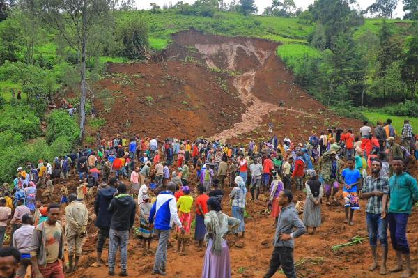 Peste 220 de persoane au murit după o alunecare masivă de teren în Etiopia. 14.000 de oameni aşteaptă să fie evacuaţi