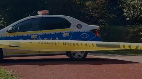 Bărbat înjunghiat în plină zi, într-un parc din Buzău. Agresorul i-a furat verigheta și telefonul și s-a făcut nevăzut