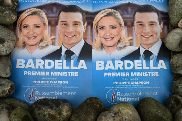 Alegeri Franţa. Peste 200 candidaţi de centru şi stânga s-au retras pentru a împiedica extrema dreaptă să preia puterea