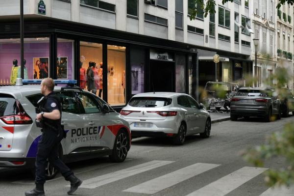 Minor de 14 ani, inculpat într-un dosar cu privire la planuri de atacuri asupra unor baruri, cluburi de noapte şi cazărmi din Paris