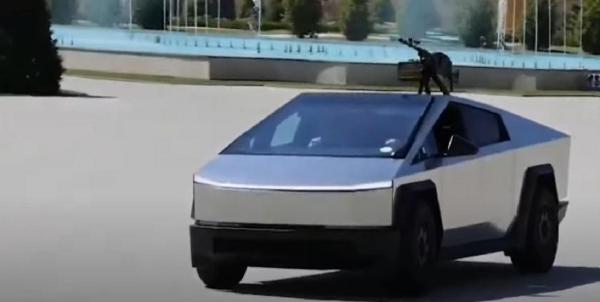 Kadîrov se laudă cu o Tesla Cybertruck, pe care a montat o mitralieră, şi ameninţă că o trimite pe front. Aliatul lui Putin îl laudă pe Elon Musk