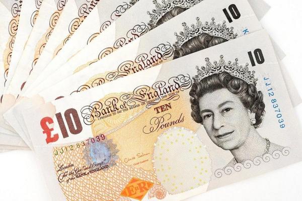 Leul românesc câştigă teren masiv în raport cu lira sterlină