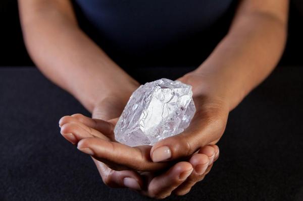 Un diamant de dimensiuni excepţionale, descoperit în Botswana