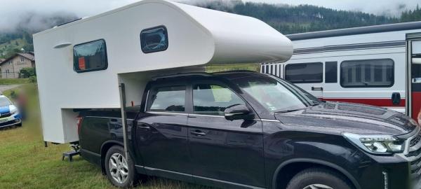 O butelie de voiaj a explodat într-o autorulotă, în Suceava. O femeie şi un bărbat au suferit arsuri