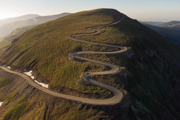 Circulaţie întreruptă intermitent miercuri, pe un sector al Transalpinei. În zonă vor fi organizate filmări