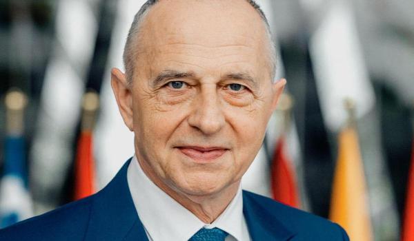 Mircea Geoană şi-a anunţat oficial candidatura la prezidenţiale: Voi fi preşedintele oamenilor şi nu al partidelor