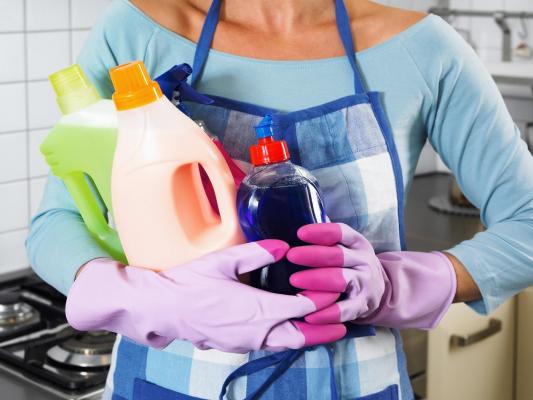 O femeie din Iaşi a obţinut un ordin judecătoresc care îi permite să intre în apartamentul vecinei pentru a face curăţenie