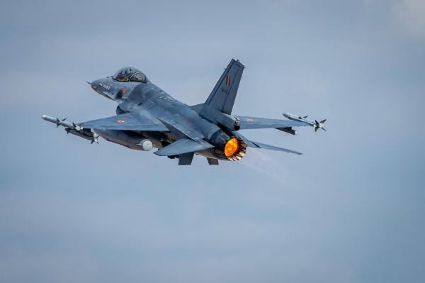 Piloţii ucraineni au început antrenamentele pe avioanele F16, în România. Ministrul Apărării din Ucraina: "Am mulţumit pentru sprijin"