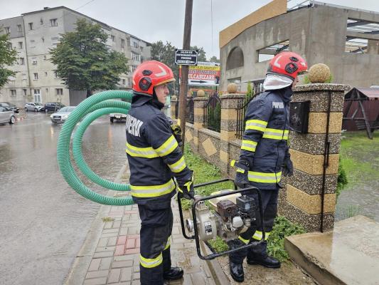 Subsolul Spitalului de Recuperare Sf. Gheorghe din Botoşani, inundat în urma ploilor