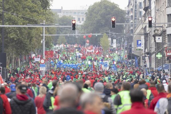 Proteste uriaşe la Bruxelles. Mii de angajaţi ai unei fabrici Audi au ieşit în stradă