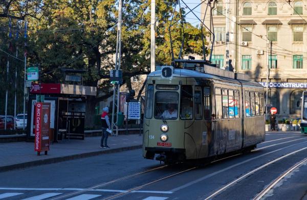 În loc să fie casat, un tramvai din Iaşi a fost transformat în cafenea pe roţi