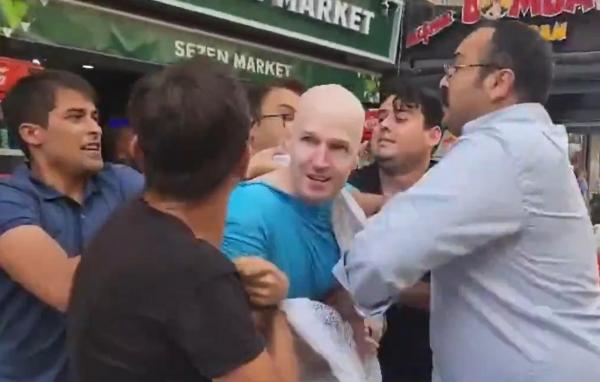 Doi soldaţi americani, în civil, agresaţi de membrii organizaţiei de tineret a unui partid naţionalist din Turcia: 15 persoane au fost arestate