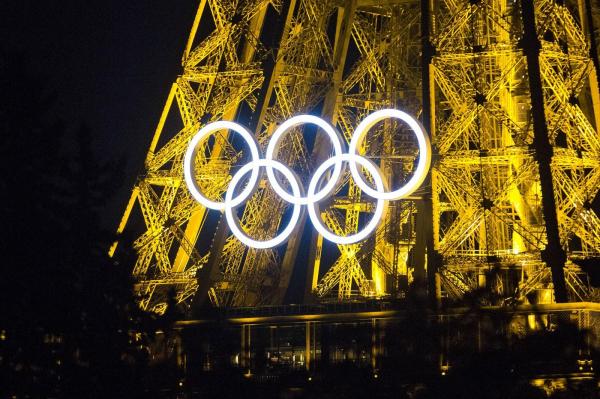 Inelele olimpice rămân pe Turnul Eiffel cel puţin până în 2028. Ce se întâmplă cu creuzetul olimpic