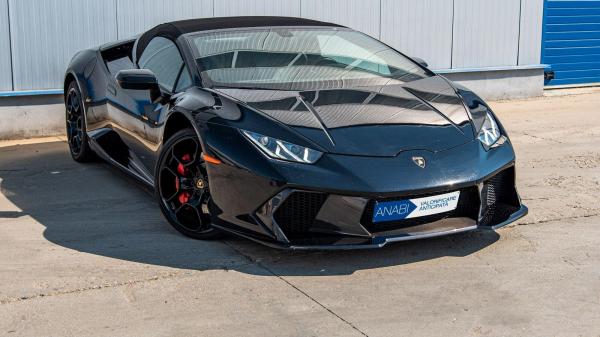 Lamborghini Huracan, cu parbrizul crăpat şi doar 27.800 km la bord, scos la licitaţie pentru a treia oară. Preţul a fost redus la jumătate