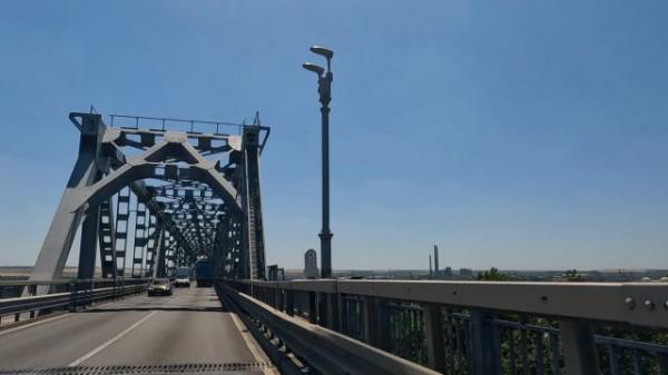 Transporturile agabaritice (care depăşesc dimensiunea şi tonajul specificat) nu vor putea trece podul.