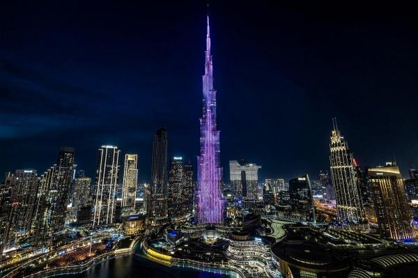 Pe 4 ianuarie 2010 este inaugurată oficial cea mai înaltă clădire din lume, Burj Khalifa, având o înălțime de 828 de metri.