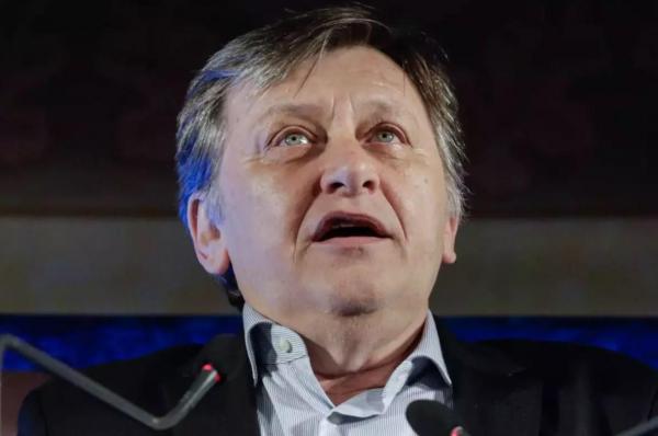 Crin Antonescu: "Avem o criză la Palatul Cotroceni. Statul român pare a nu fi condus"