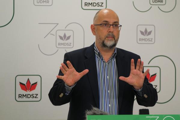 Kelemen Hunor la pupitru