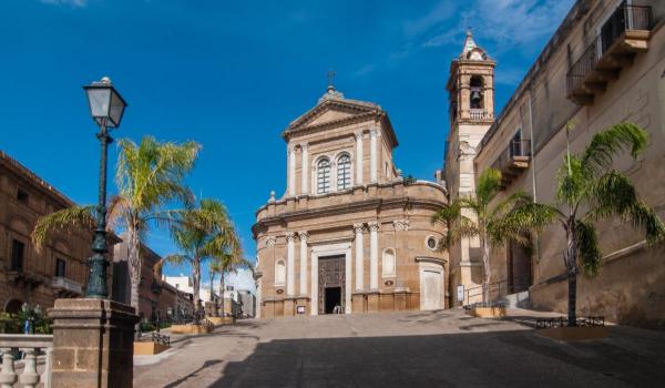 Italienii îşi iau casele înapoi, după ce au ignorat ofertele cu case la 1 euro