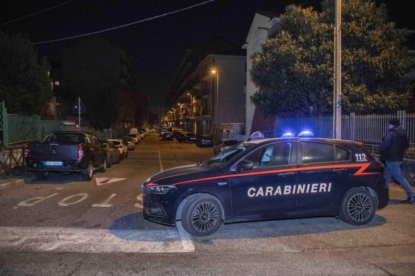 Un italian şi-a dat soţia româncă dispărută. Poliţiştii l-au găsit baricadat în casă şi l-au dus la psihiatrie. Unde se afla femeia