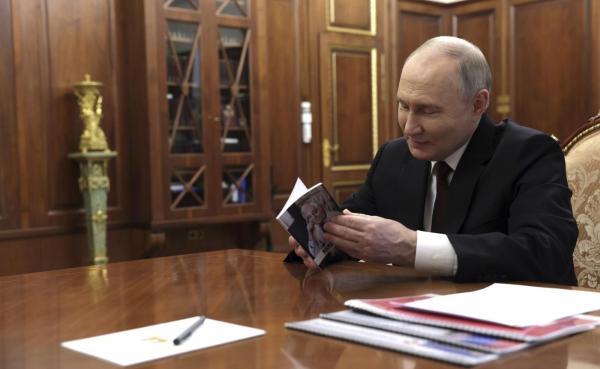 Rusia s-a considerat "forţată" să atace Ucraina. Ce li se predă copiilor ruşi despre război, într-un nou manual şcolar