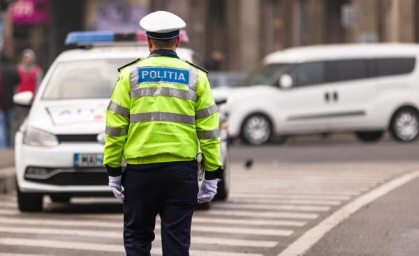 Poliţişti bătuţi pe o stradă din Ilfov