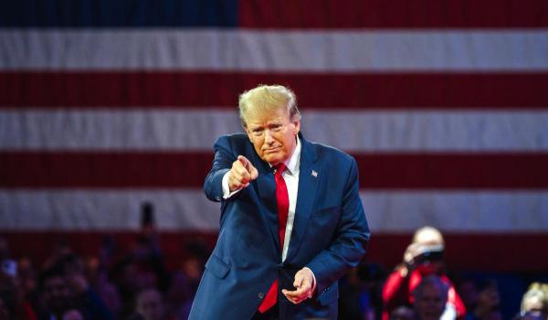 Pagina de Facebook a Ambasadei SUA, închisă de shutdown. Reacţiile românilor: "Trump, dă bă banii înapoi"