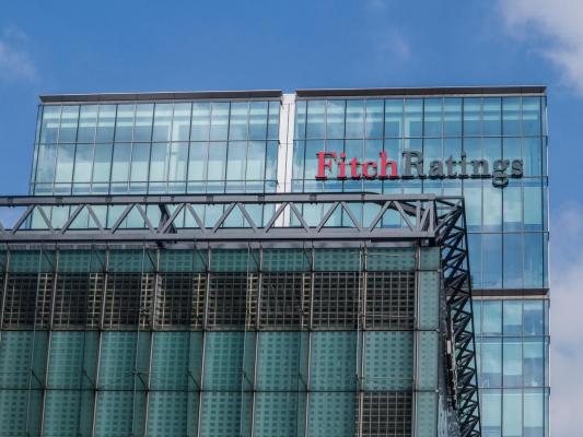 Fitch şi-a revizuit estimările. Deficitul României se va reduce până la 8,5% din PIB în 2025