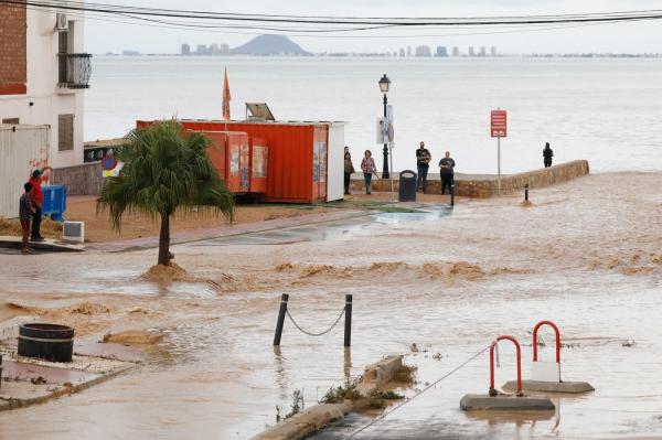 Inundaţii severe în sud-estul Spaniei. Autorităţile au emis mai multe avertismente cod roşu