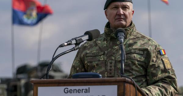 Şeful Armatei spune că toţi românii ar trebui să ştie să tragă cu arma: "Pentru a-şi apăra familia"