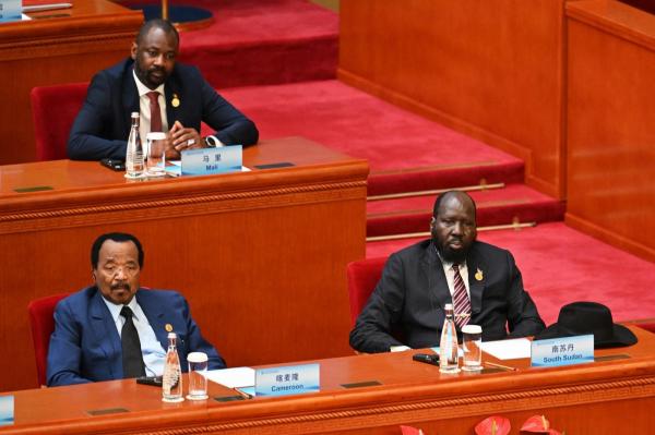 Cel mai bătrân preşedinte din lume candidează pentru al 8-lea mandat. Cine sunt rivalii săi