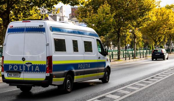 Tânăr de 22 de ani, investigat pentru organizarea unor tombole ilegale. Premii în cai și mașini