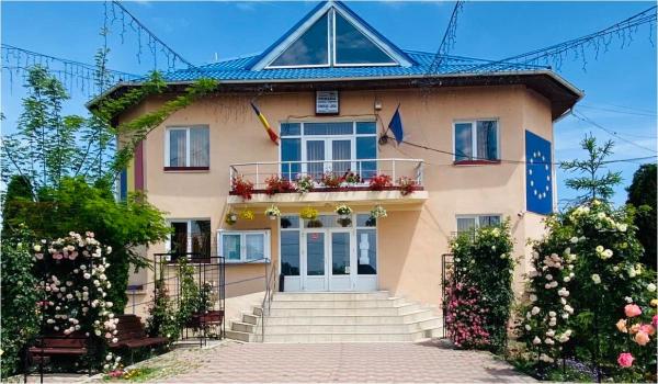 Comuna din România unde locuitorii au rămas fără apă potabilă, iar primarul a dispărut fără urmă