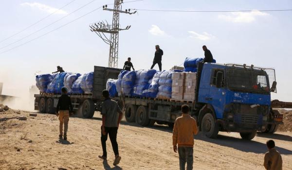 Israelul permite intrarea a 600 de camioane cu ajutor umanitar în Fâșia Gaza prin punctul de trece Rafah
