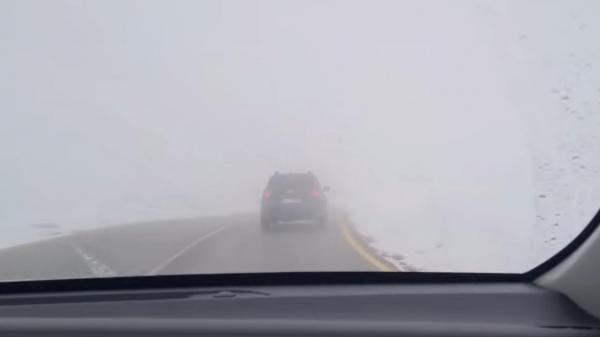 Vremea rea închide încă un sector din Transalpina