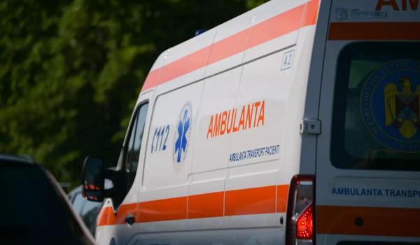 Accident cu 3 maşini pe DN 13, în judeţul Braşov. O persoană a murit, iar alt este rănită
