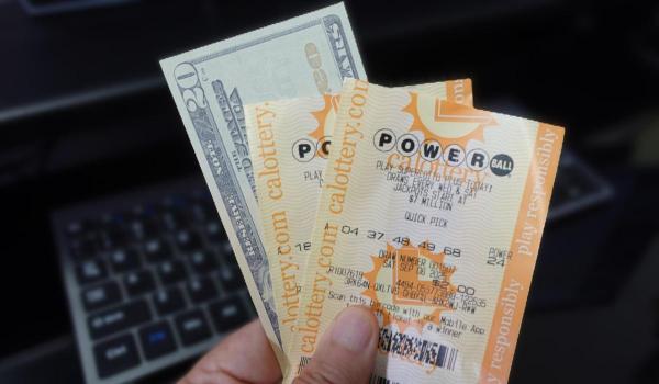 O femeie din SUA i-a cerut lui ChatGPT numerele câştigătoare la loto. Suma uriaşă cu care s-a ales