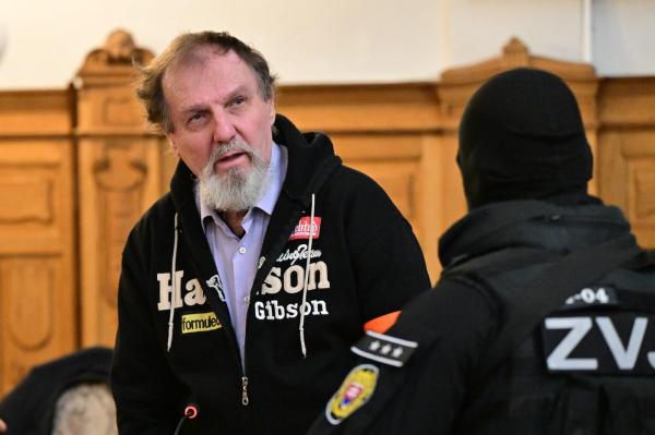 Ce sentință a primit poetul care l-a împușcat pe premierul Slovaciei, Robert Fico