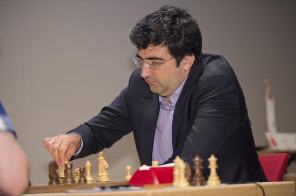 Vladimir Kramnik, marele maestru rus, anchetat după ce l-a acuzat pe Daniel Naroditsky că trişa