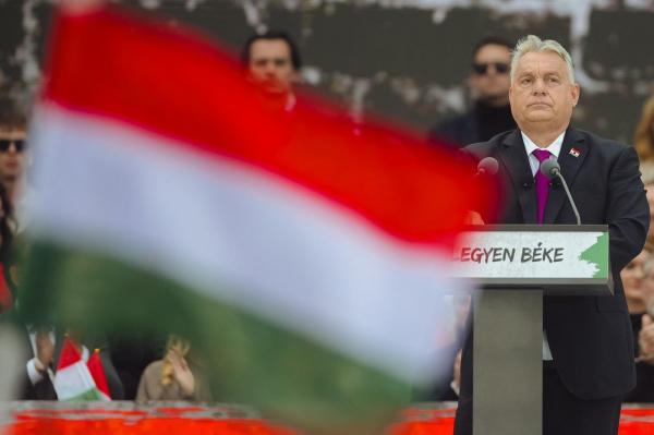 Viktor Orban şi opoziţia maghiară, marşuri rivale la aniversarea Revoluţiei din 1956