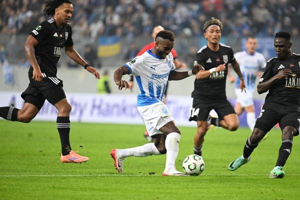 Universitatea Craiova şi Noah au încheiat la egalitate, 1-1, meciul din Conference League