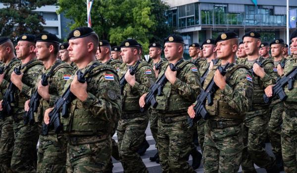 Croaţia revine la serviciul militar obligatoriu. Care sunt condiţiile impuse de stat