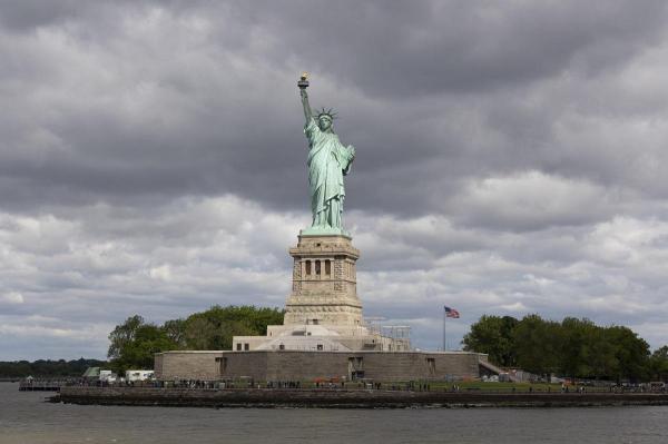 Pe 28 octombrie 1886, la New York este inaugurată Statuia Libertății
