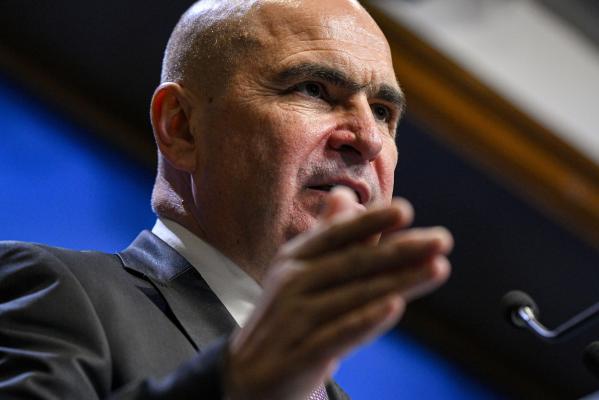 Subvențiile pentru partide, vizate de tăieri la rectificarea bugetară. Bolojan: "Înseamnă o reducere de 10%"