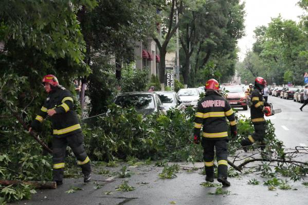 Cum poți obține despăgubiri dacă furtuna ți-a avariat mașina în Sectorul 2. Primarul a explicat procedura