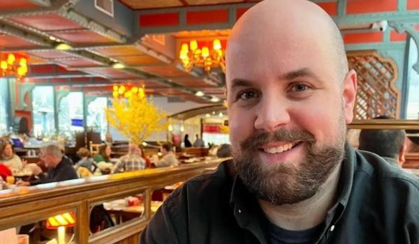 Câștiga enorm până când AI-ul i-a luat jobul. Meseria modestă, dar bănoasă pe care o învață acum