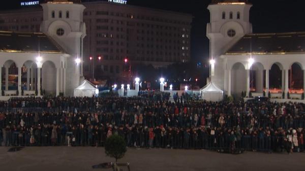 Incident la Catedrala Naţională: credincioşii au forţat intrarea, după ce au crezut că biserica se închide