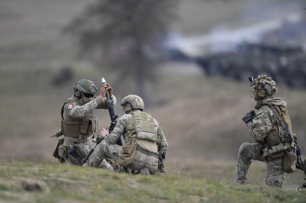 Franţa cere reînarmarea Europei. Ministrul francez al Apărării: Avem deja 3.000 de militari în România