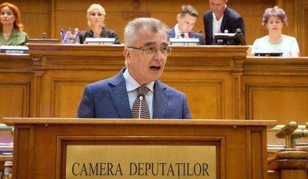 Petrişor Peiu: "Din efectul dobânzilor actuale, datoria publică a României se va dubla în următorii 10 ani"